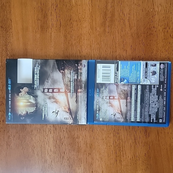 Rise of the Planet of the Apes Blu Ray Disc - Picture 3 of 5